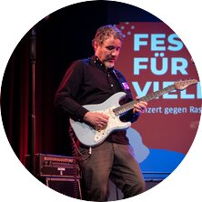 Maic Burkhardt spielt beim Festival für Vielfalt | © AWO Bremerhaven/Simone Hryzyk