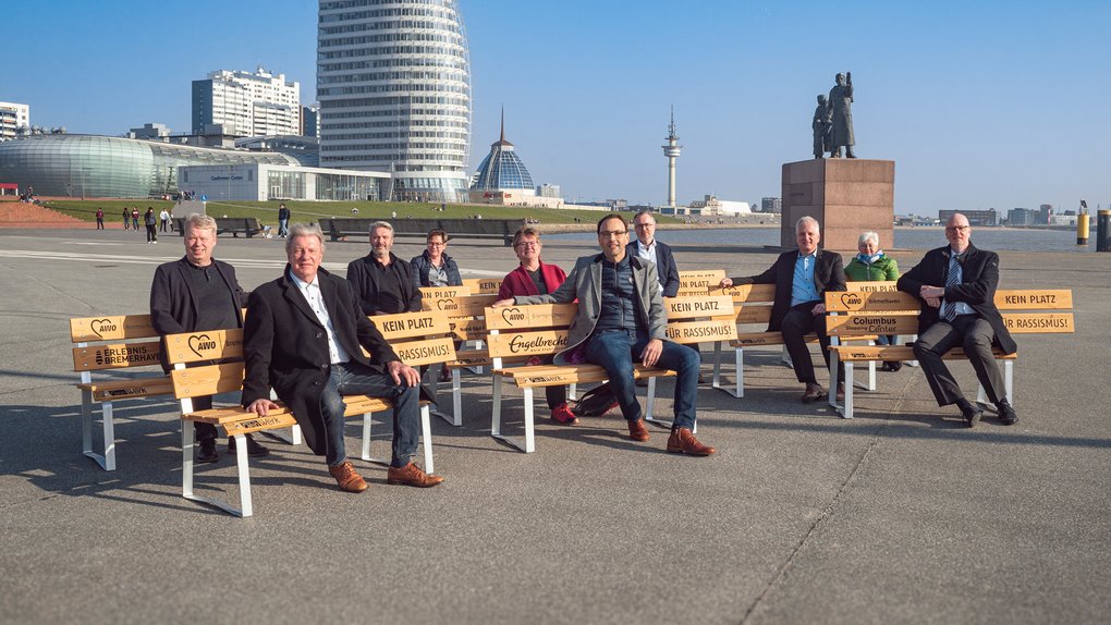 Auf dem Foto von links: Dr. Ralf Meyer (Erlebnis Bremerhaven), Dr. Uwe Lissau (Vorstandsvorsitzender AWO Kreisverband Bremerhaven e.V.), Mike Heilmann (Werbegemeinschaft Alte Bürger), Insa Rabbel (BiS Stabsstelle Standortmarketing), Ute Möhle (Nord-Süd-Forum), Gerd Engelbrecht (Stadtbäckerei Engelbrecht), Olaf Schröder (Fischereihafen-Betriebsgesellschaft), Bernd Meenzen (Wespa), Gertrud Wiehler (Aktionsbündnis gegen Rechts), Eckart Kroon (Geschäftsführer AWO Bremerhaven). | © AWO Bremerhaven / Simone Hryzyk